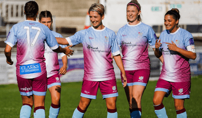 Chesham women's football team wearing Bucks Mind sponsored kit
